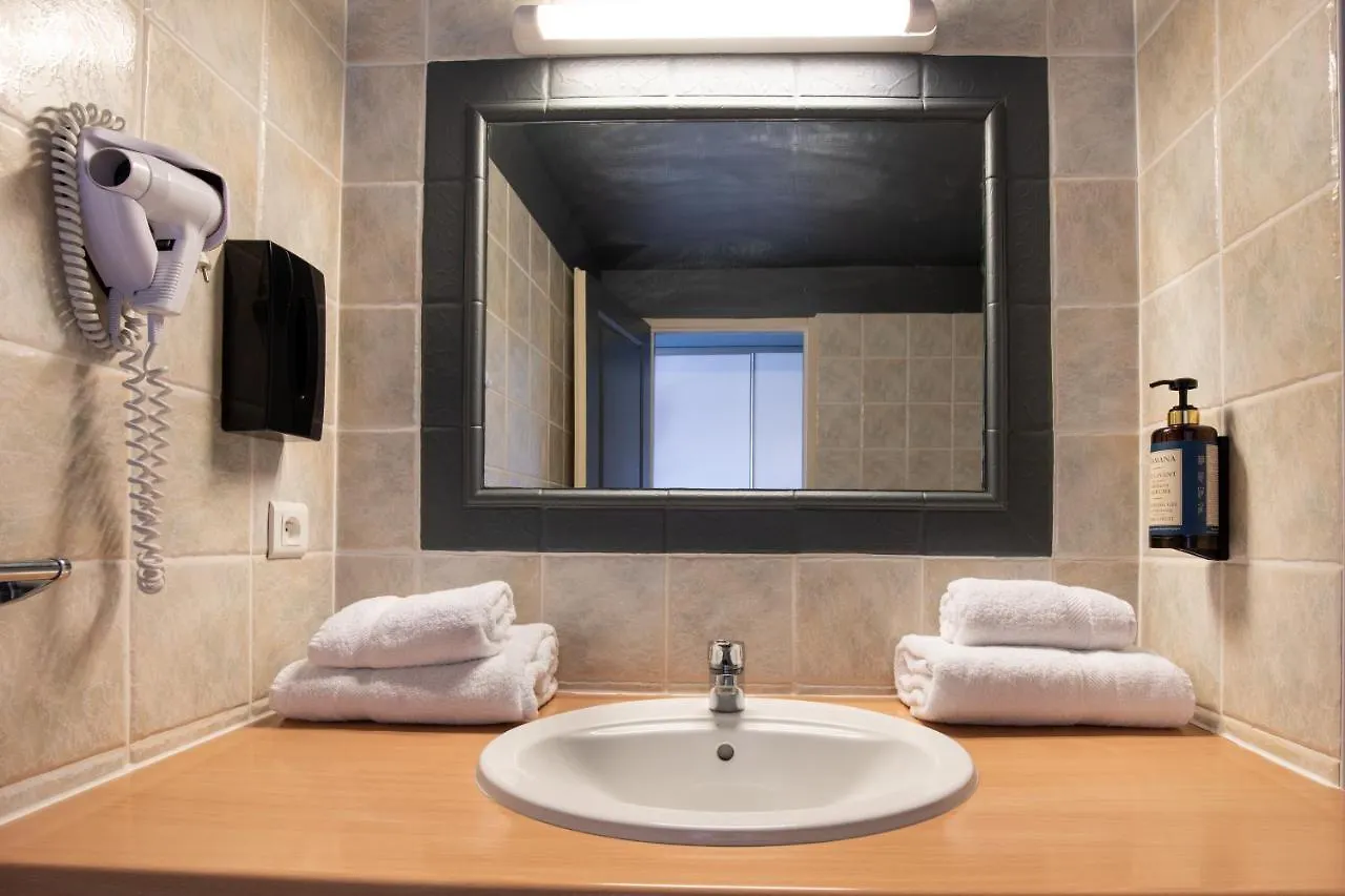 Hotel La Perna Pernes-les-Fontaines 3*,  France
