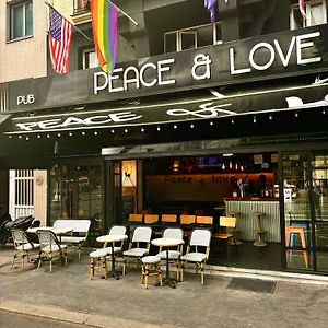 Peace & Hostel Parijs