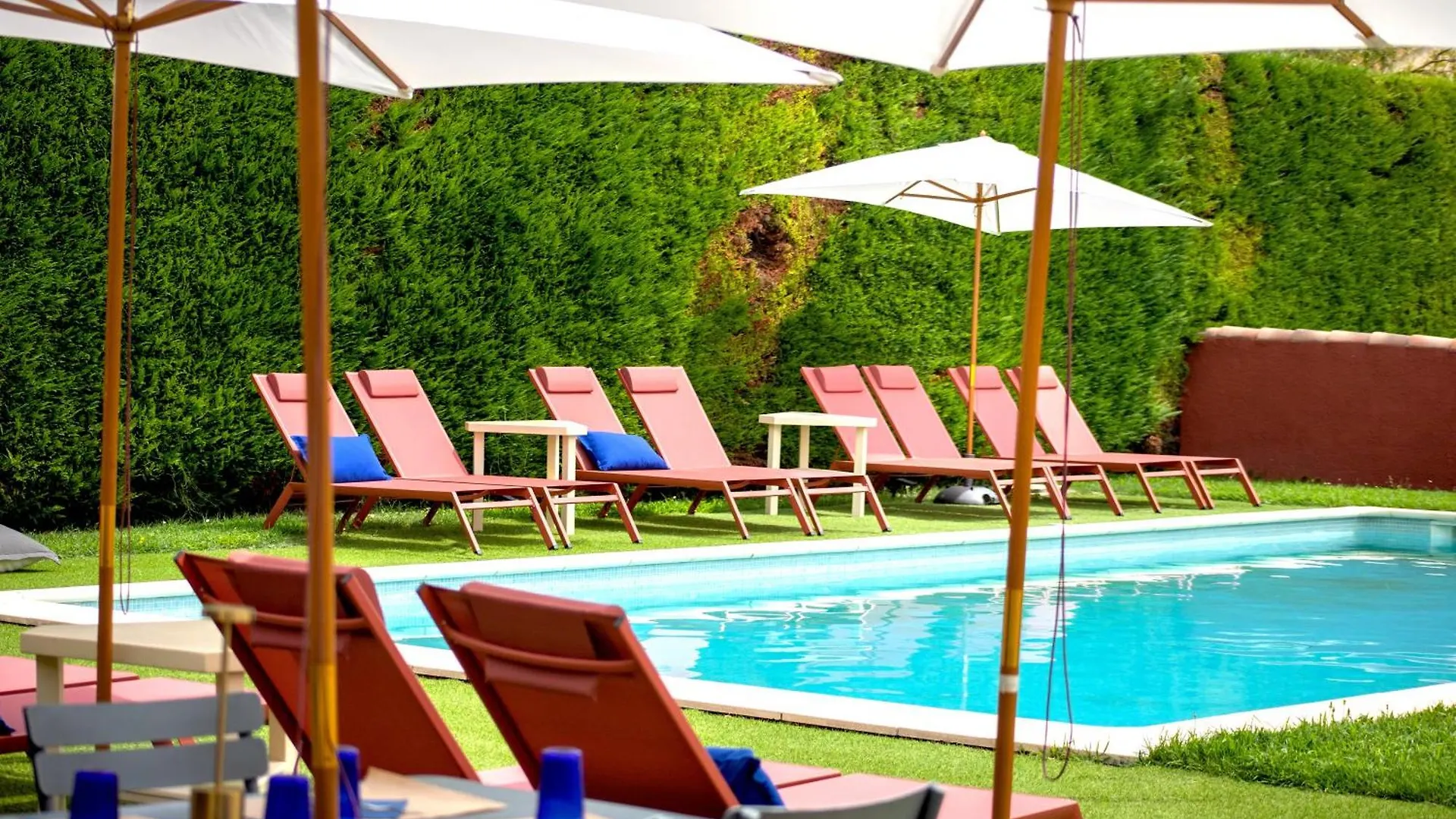Hotel La Perna contacts