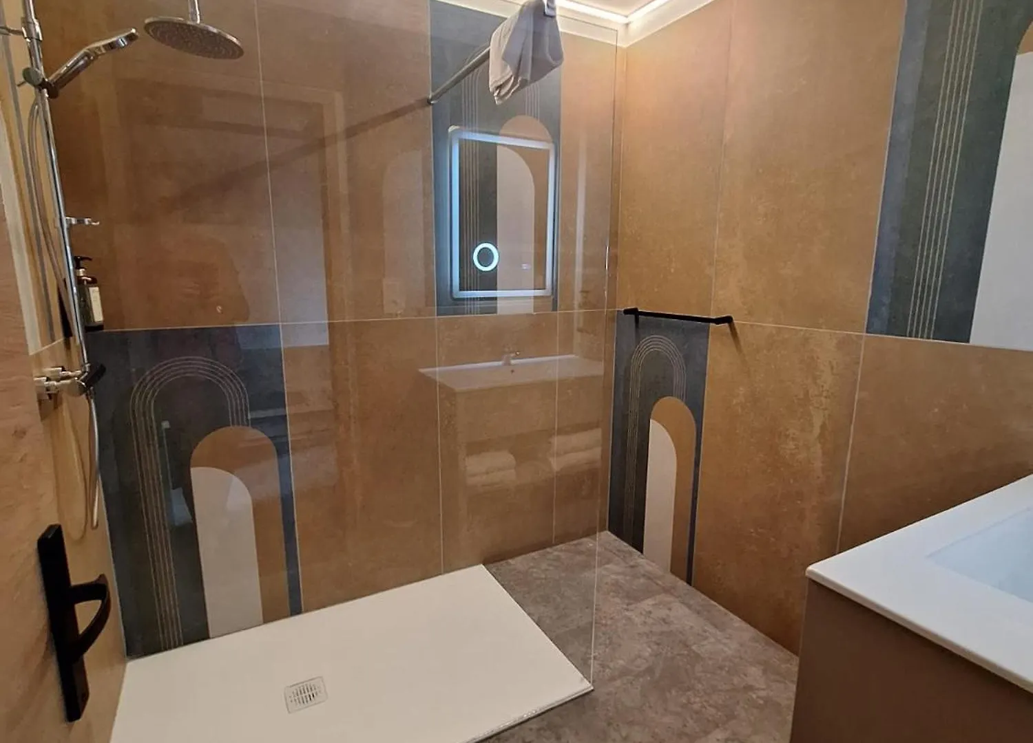 Hotel La Perna Pernes-les-Fontaines 3*,  France
